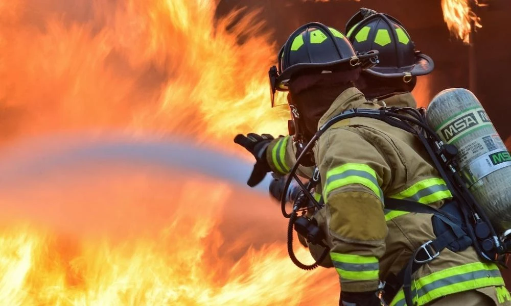 Στις φλόγες τυλίχθηκε διώροφη κατοικία στη Γαστούνη